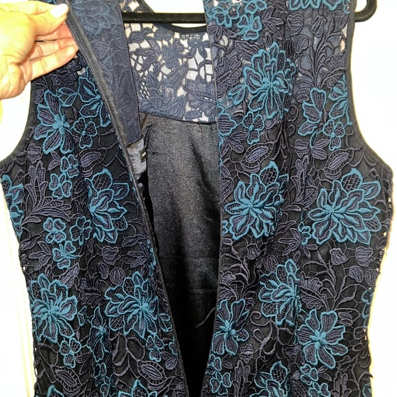 White House Black Market Illusion Lace Sheath Dress Navy Floral Midi EUC Zipper - Picture 14 of 16
